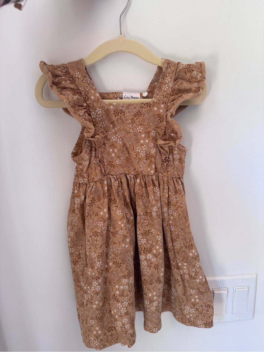 City Mouse Girls' Tan Floral Ruffle-Sleeve Dress